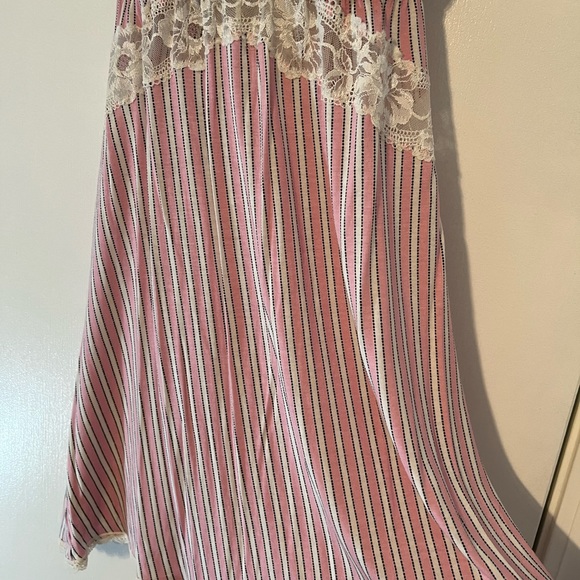 VICTORIA’S SECRET Classic Pink Stripe Lace Modal V-neck Slip Nightgown - Sz M🩷 - Picture 3 of 7